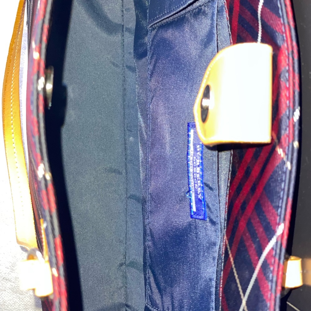 Authentic Burberry tote - Picture 15 of 16